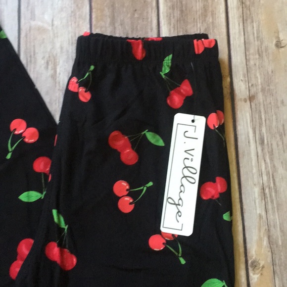 Clearance! Cherry leggings 🍒 - Picture 2 of 3